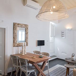 The dining table of Zeus apartment in Sifnos