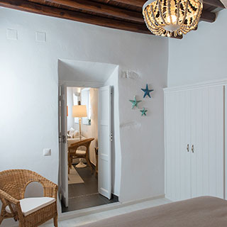 The bedroom of Zeus apartment